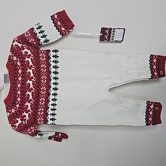 5/25 ❤️ Tahari Baby Holiday Onesie with Matching Hat - Picture 3 of 4